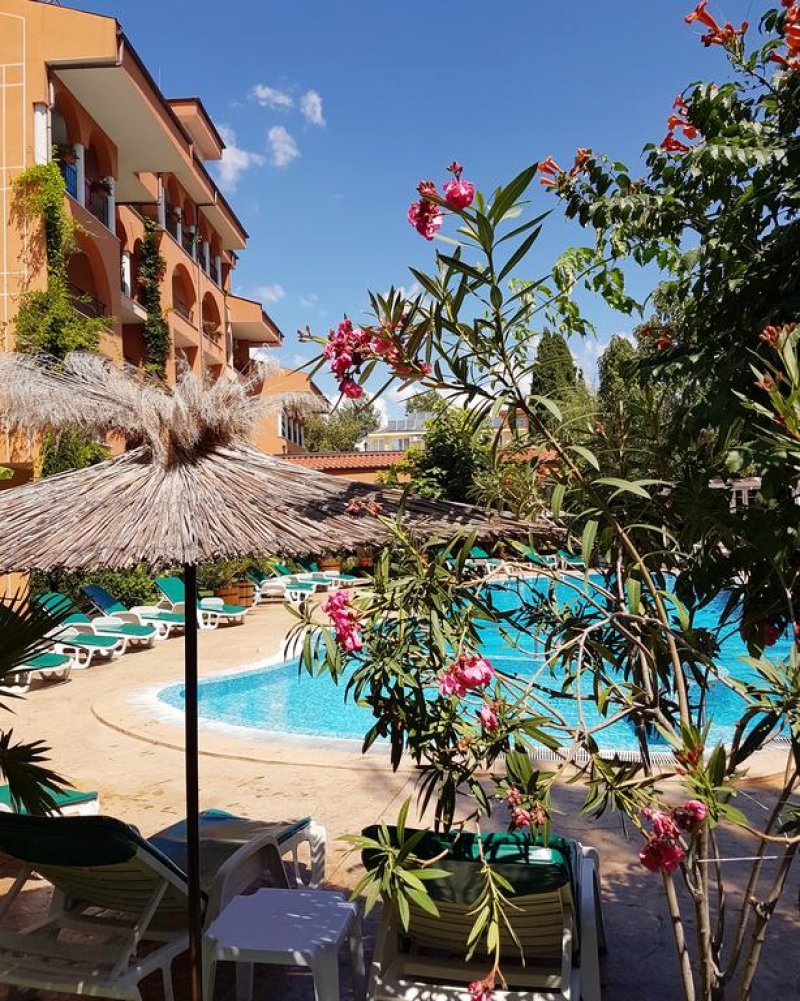 Хотел Лиани - Снимка 1