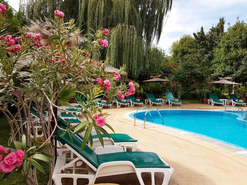 Хотел Лиани - Снимка 1