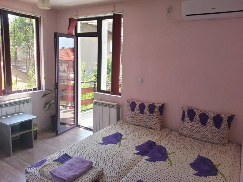 Къща за гости Бедрок - Снимка 3