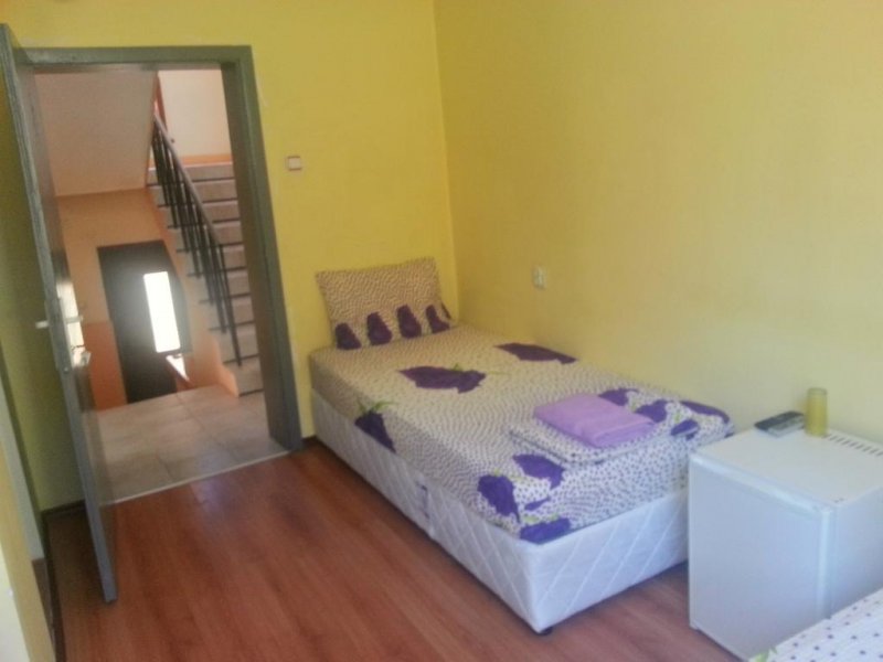 Къща за гости Бедрок - Снимка 3