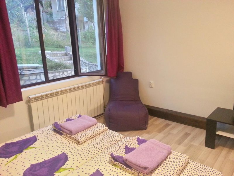 Къща за гости Бедрок - Снимка 3