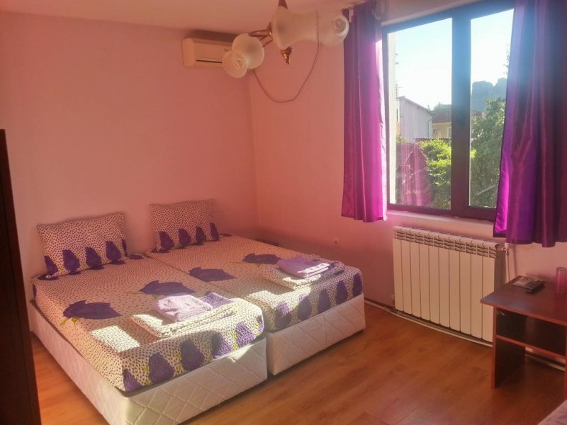 Къща за гости Бедрок - Снимка 4