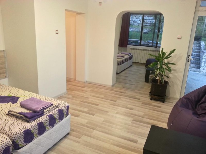 Къща за гости Бедрок - Снимка 2