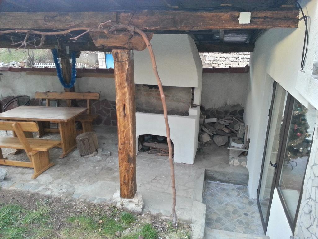 Две нощувки за ДВАМА + джип сафари из Белоградчишките скали от къща за гости Бедрок, Белоградчик - Снимка 12