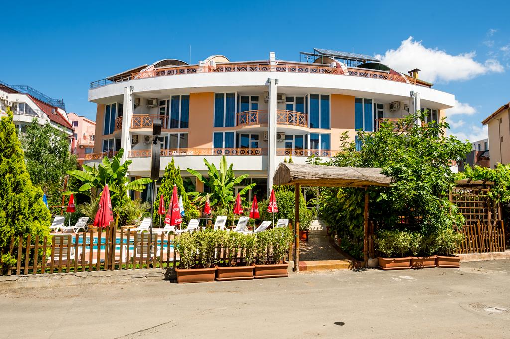 2 или 3 нощувки на човек със закуски + басейн в хотел Копакабана, на 50м. от плажа в Равда - Снимка 11