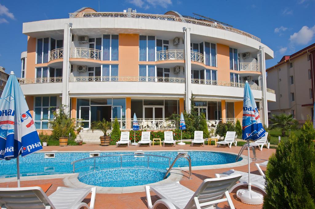 2 или 3 нощувки на човек със закуски + басейн в хотел Копакабана, на 50м. от плажа в Равда - Снимка 20