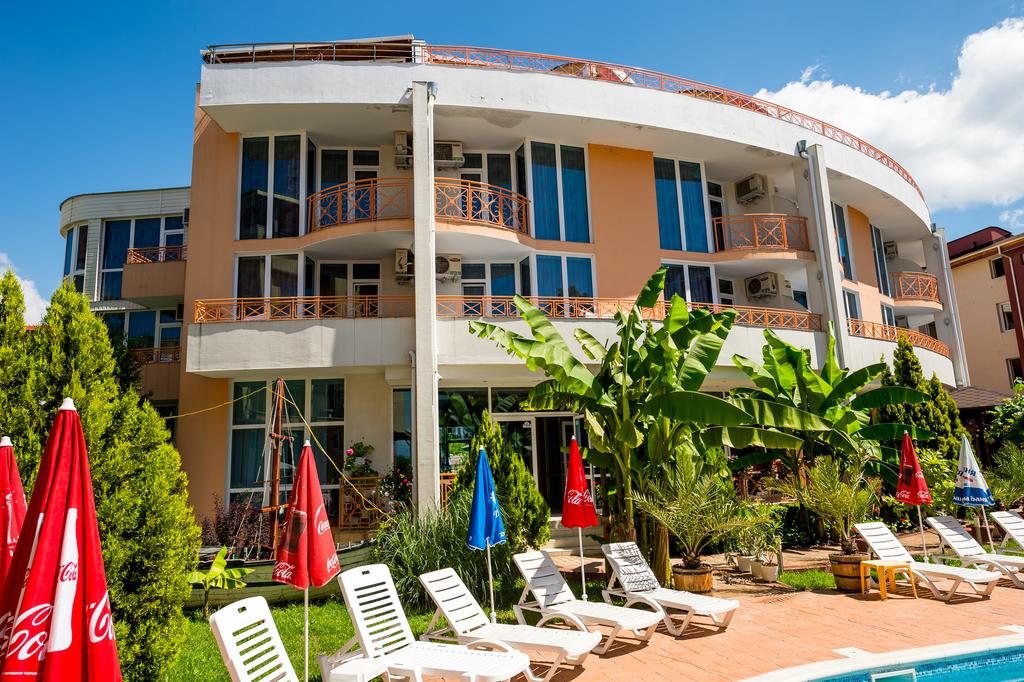 2 или 3 нощувки на човек със закуски + басейн в хотел Копакабана, на 50м. от плажа в Равда - Снимка 15
