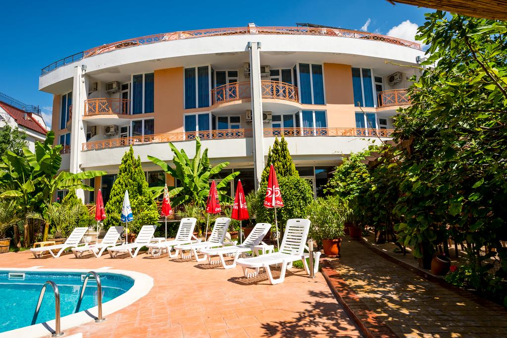 2 или 3 нощувки на човек със закуски + басейн в хотел Копакабана, на 50м. от плажа в Равда - Снимка 33