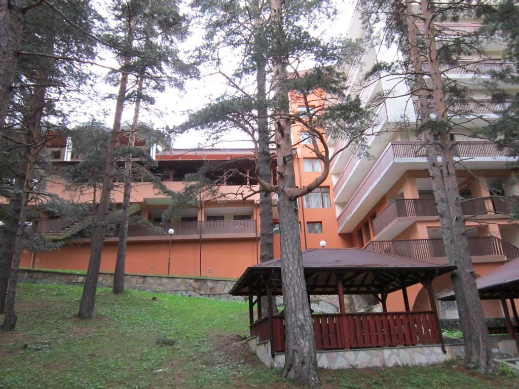 Еднодневен пакет със закуска и вечеря в хотел Планински езера, Паничище - Снимка 