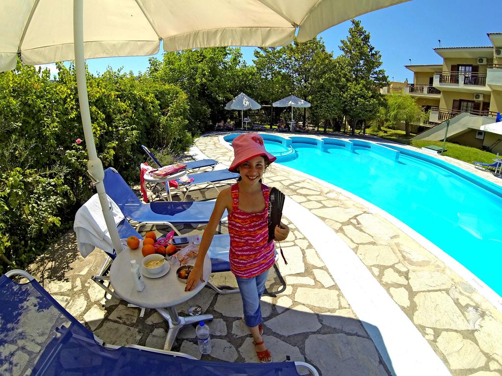 3- звездна почивка на 300 метра от два пясъчни плажа в Лименас, o.Тасос- Нощувка със закуска + басейн в хотел Macedon*** - Снимка 21
