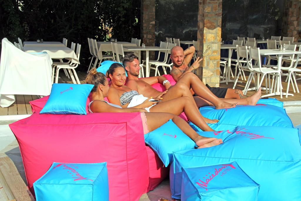 3- звездна почивка на 300 метра от два пясъчни плажа в Лименас, o.Тасос- Нощувка със закуска + басейн в хотел Macedon*** - Снимка 2
