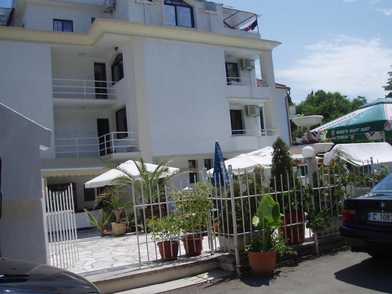 Семеен хотел Кристиан - Снимка 1