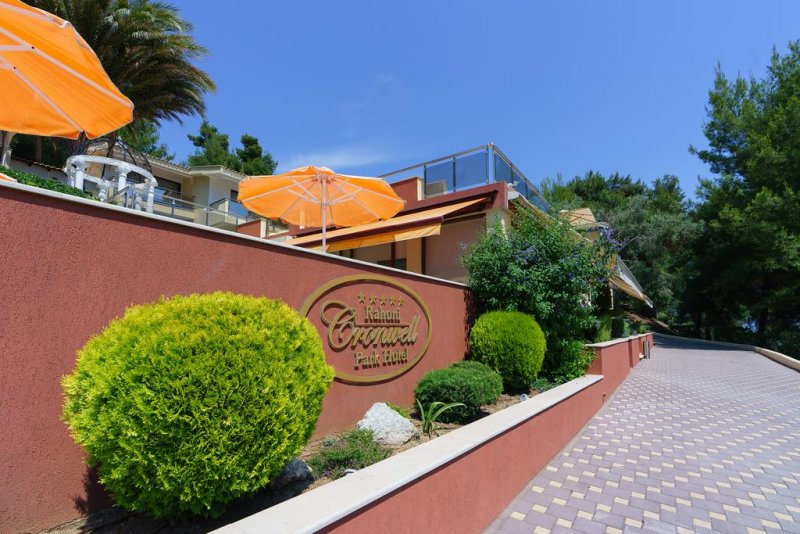 Rahoni Cronwell Park Hotel - Снимка 1