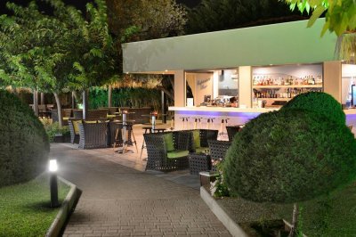 Atrium Hotel - Снимка 4