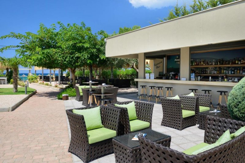 Atrium Hotel - Снимка 7