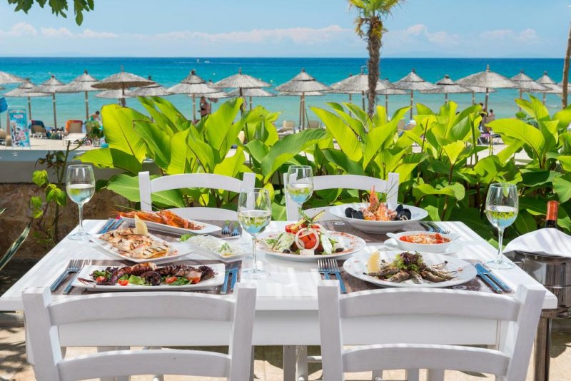 Atrium Hotel - Снимка 1