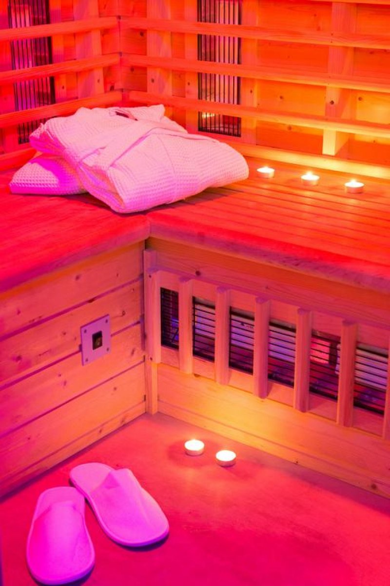 Atrium Hotel - Снимка 2