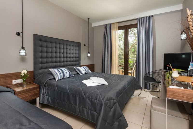 Atrium Hotel - Снимка 10