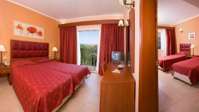 Ariti Grand Hotel - Снимка 1