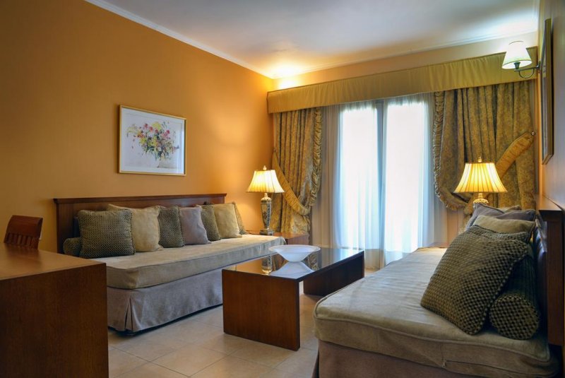 Ariti Grand Hotel - Снимка 8