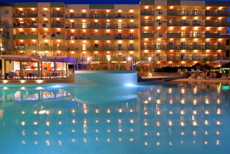 Ariti Grand Hotel - Снимка 11