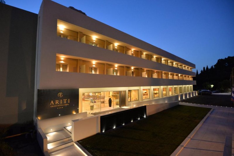Ariti Grand Hotel - Снимка 1