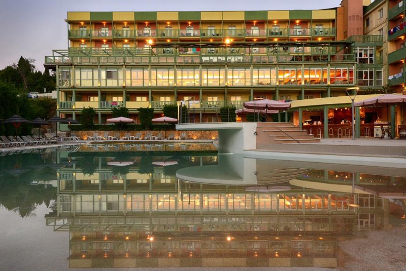 Ariti Grand Hotel - Снимка 5