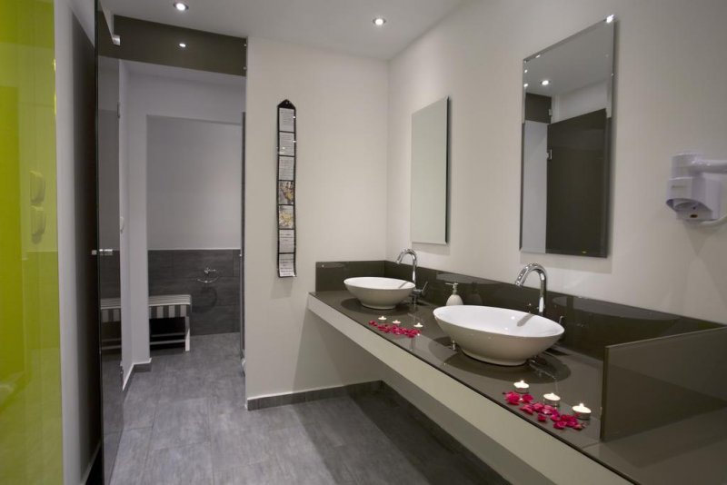 Kapahi Seaview Hotel Apartments - Снимка 1