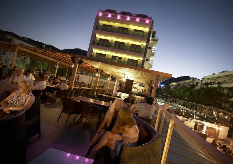 Emre Beach Hotel - Снимка 11