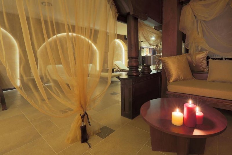 Royal Park and Spa Hotel - Снимка 1