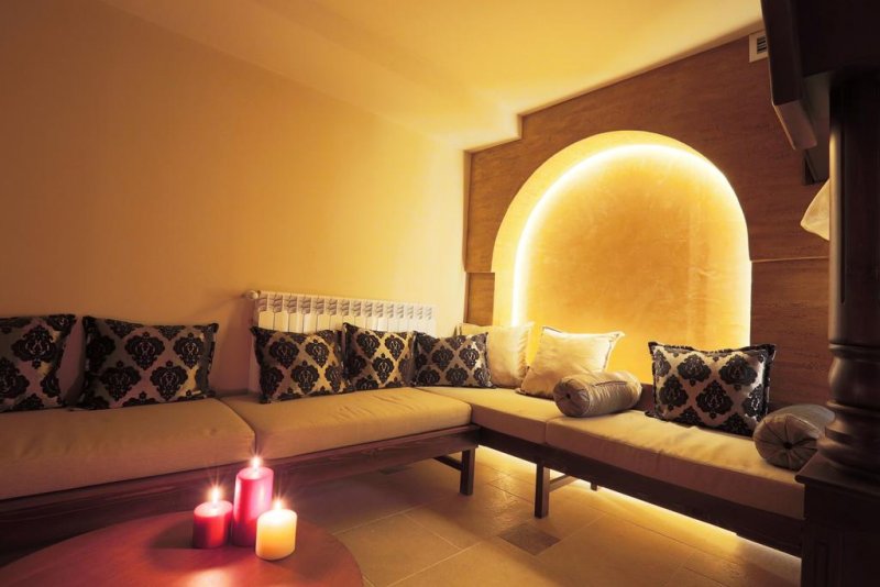 Royal Park and Spa Hotel - Снимка 2