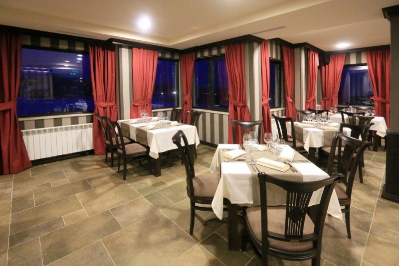 Royal Park and Spa Hotel - Снимка 8