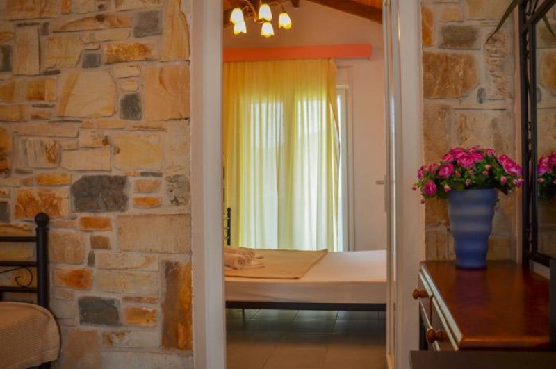 Ellas Hotel - Снимка 1