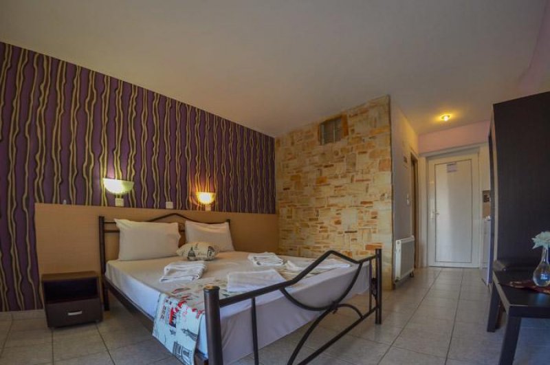 Ellas Hotel - Снимка 1