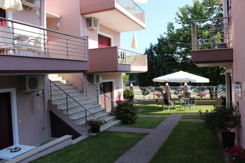 Yasoo Holiday Apartments - Снимка 8