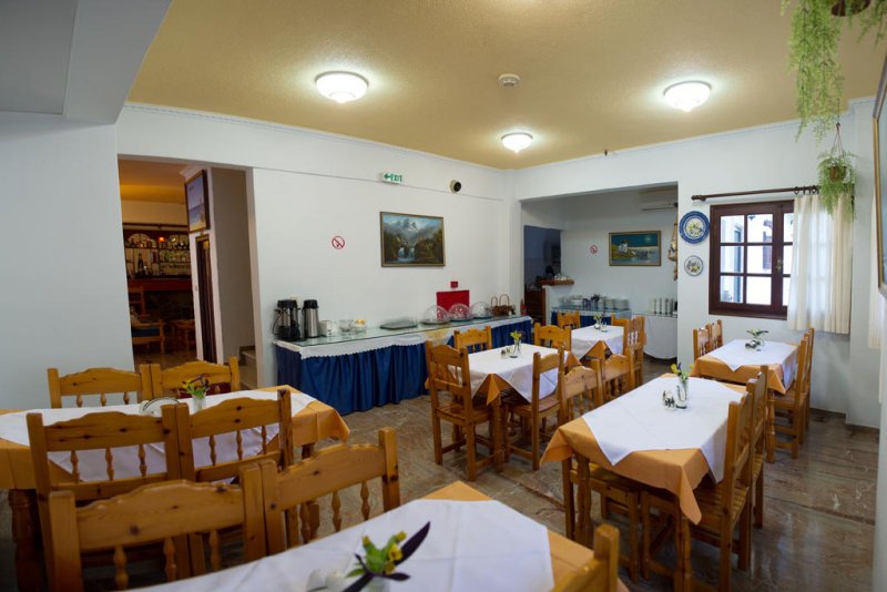 Hotel Nostos - Снимка 1