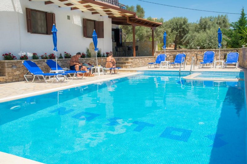 Hotel Nostos - Снимка 1