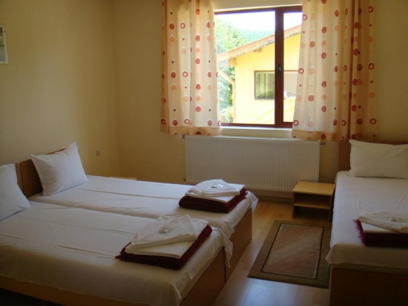 Комплекс Асеневци - Снимка 3