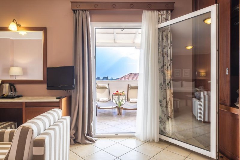 Evdion Hotel - Снимка 10