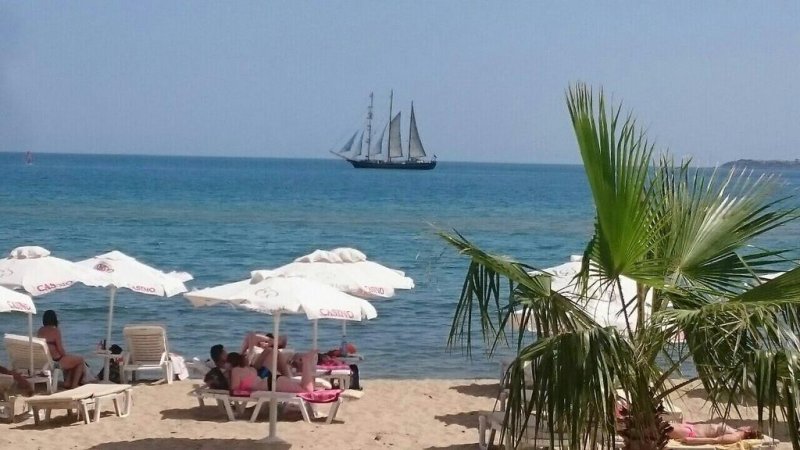 Хотел Prado Beach - Снимка 1