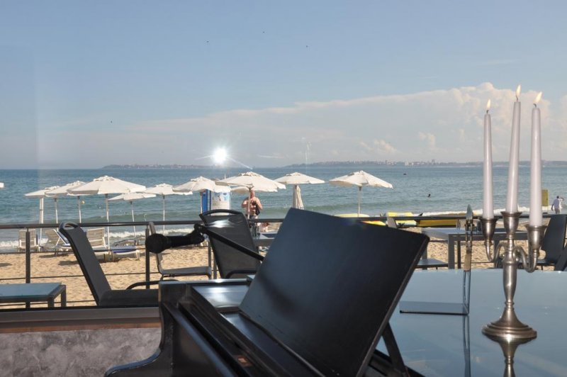 Хотел Prado Beach - Снимка 1