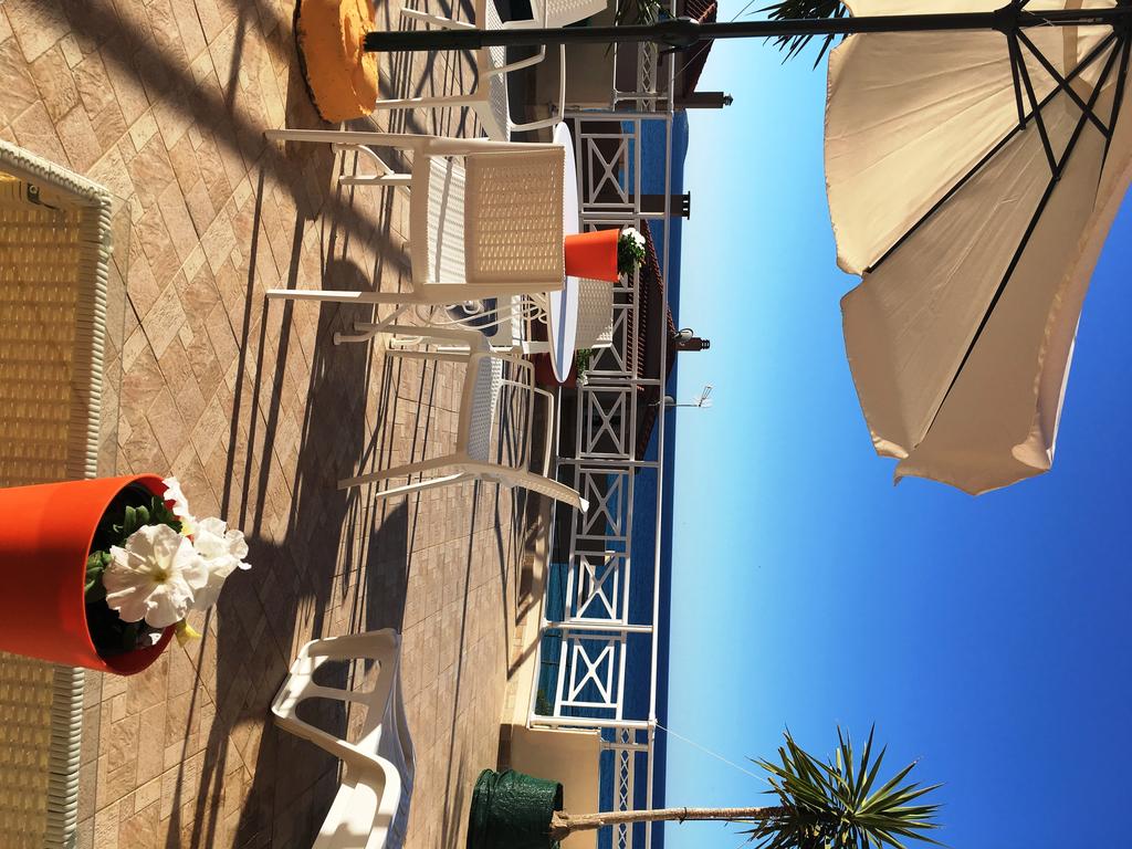 Почивка на 50 м. от плажа в Лименария, о. Тасос! Нощувка за двама или четирима в хотел Gorgona di Thasos - Снимка 29