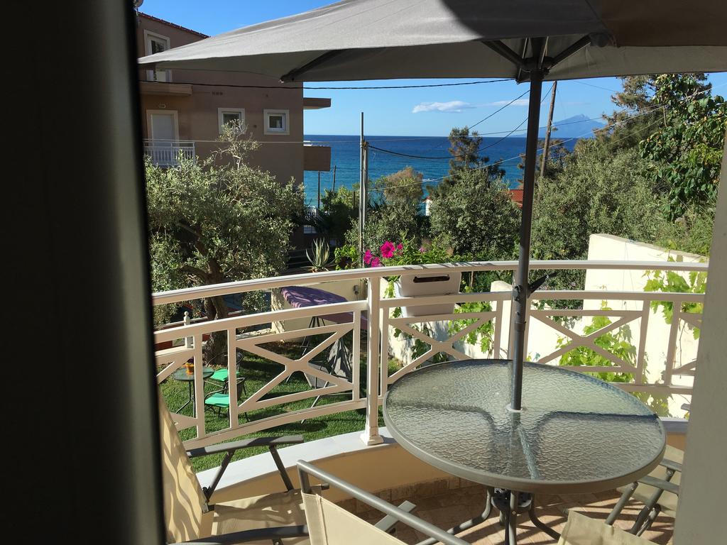 Почивка на 50 м. от плажа в Лименария, о. Тасос! Нощувка за двама или четирима в хотел Gorgona di Thasos - Снимка 10