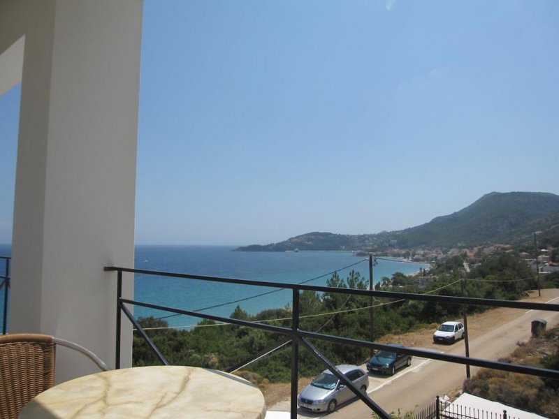 Travlos Studios - Снимка 3