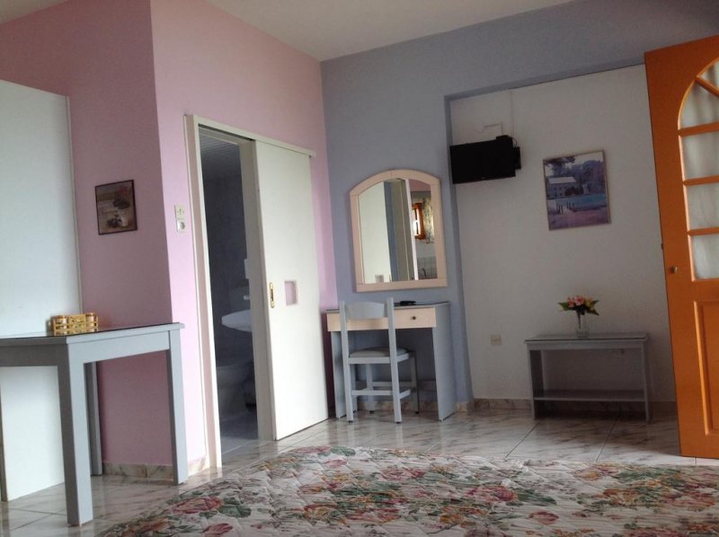 Travlos Studios - Снимка 8