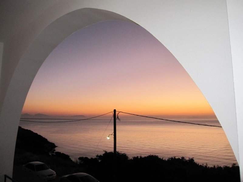 Travlos Studios - Снимка 2