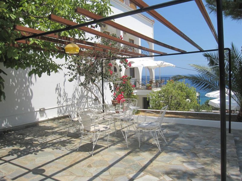 Travlos Studios - Снимка 8