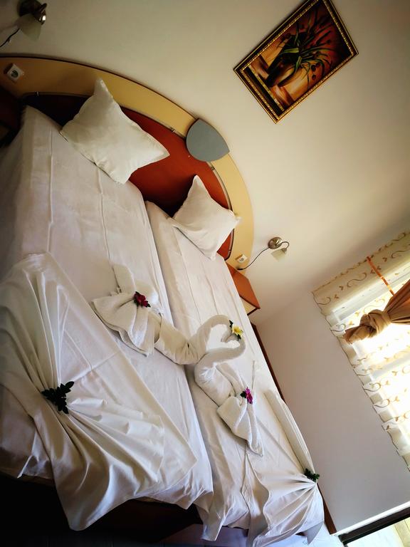 Нощувка на човек в хотел Ванини, Несебър - Снимка 22