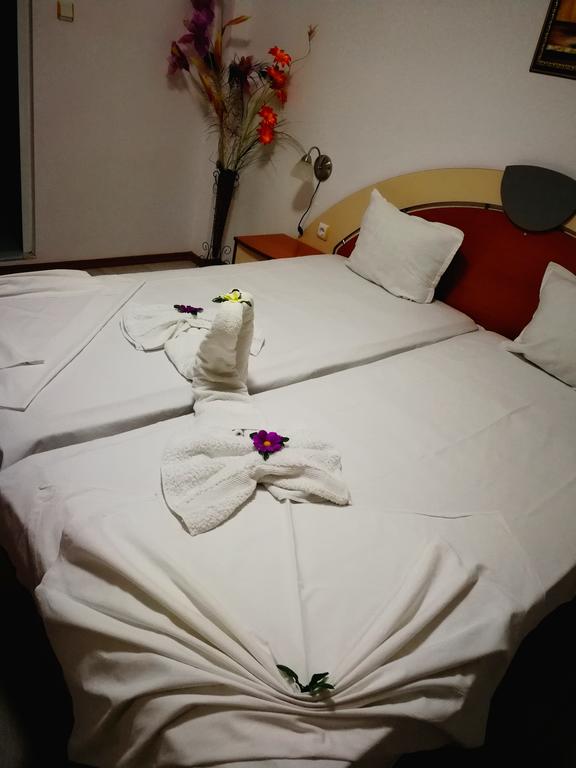Нощувка на човек в хотел Ванини, Несебър - Снимка 28