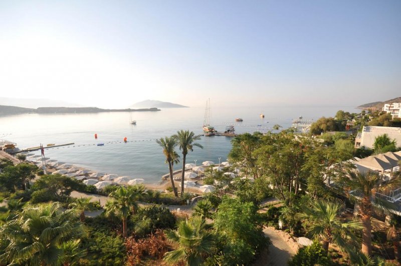 Isis Hotel & Spa - Снимка 2